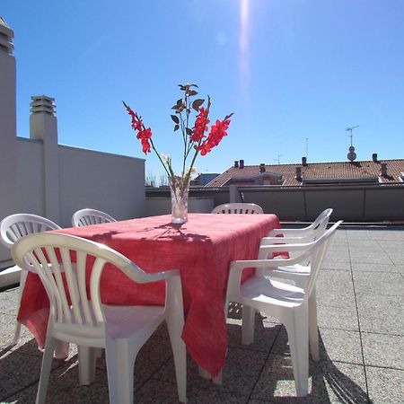 Colorful Attic With Large Terrace - Beahost Apartment Bibione Exterior photo