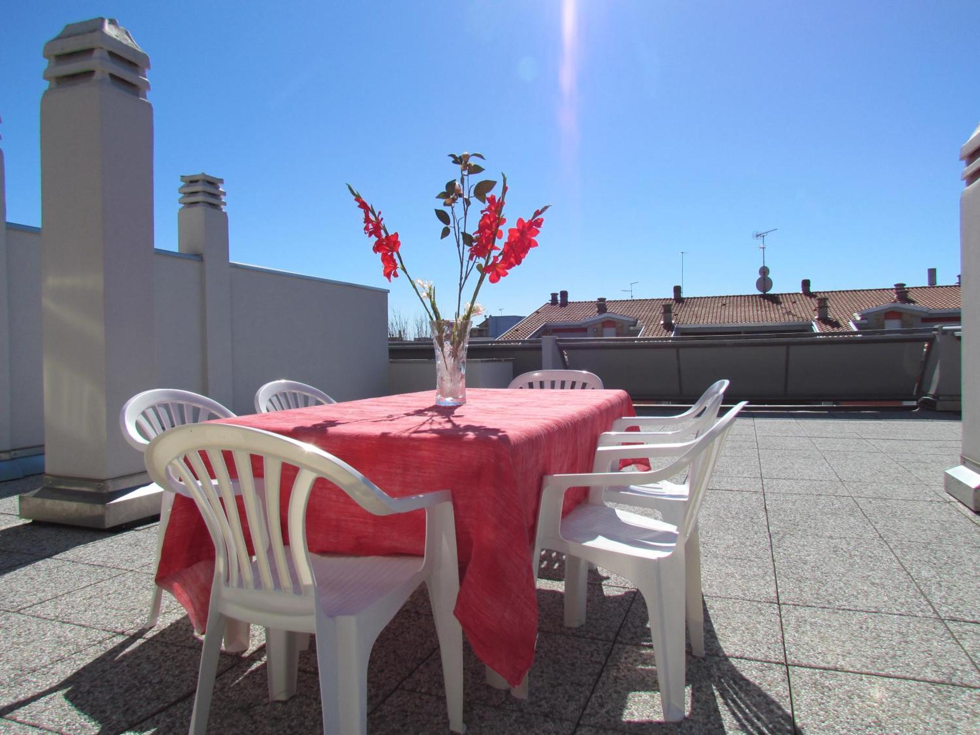 Colorful Attic With Large Terrace - Beahost Apartment Bibione Exterior photo